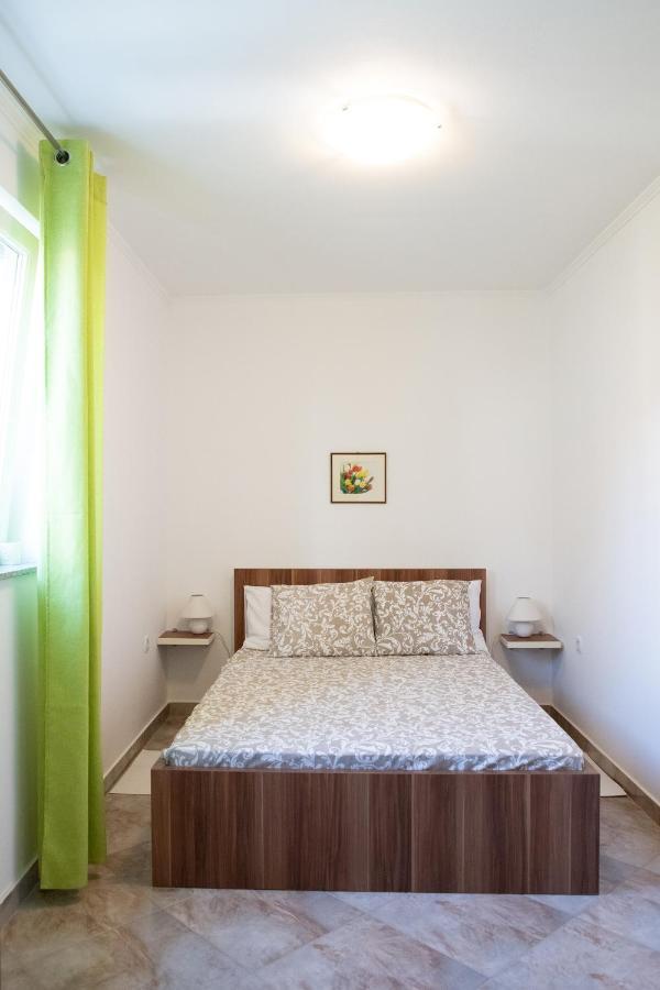 Apartmani Vrtodusic Banjol Екстериор снимка