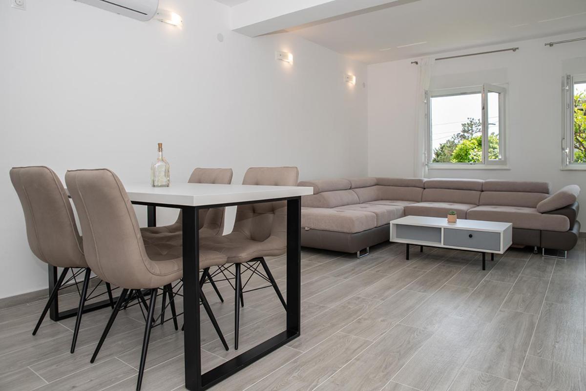 Apartmani Vrtodusic Banjol Екстериор снимка