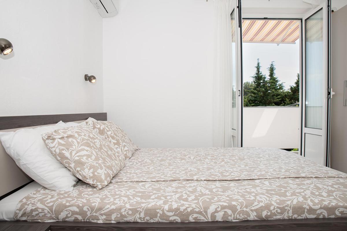 Apartmani Vrtodusic Banjol Екстериор снимка