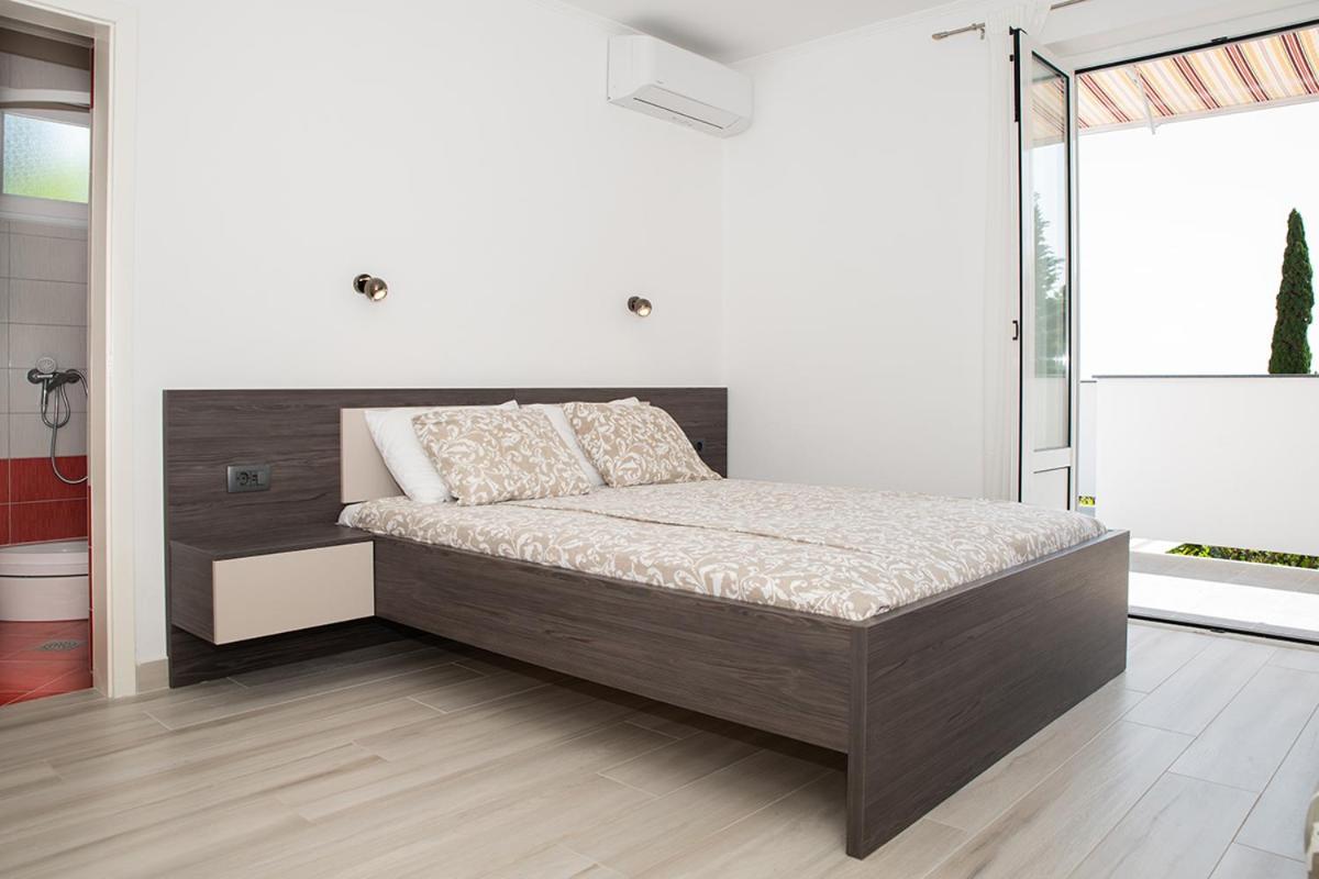 Apartmani Vrtodusic Banjol Екстериор снимка