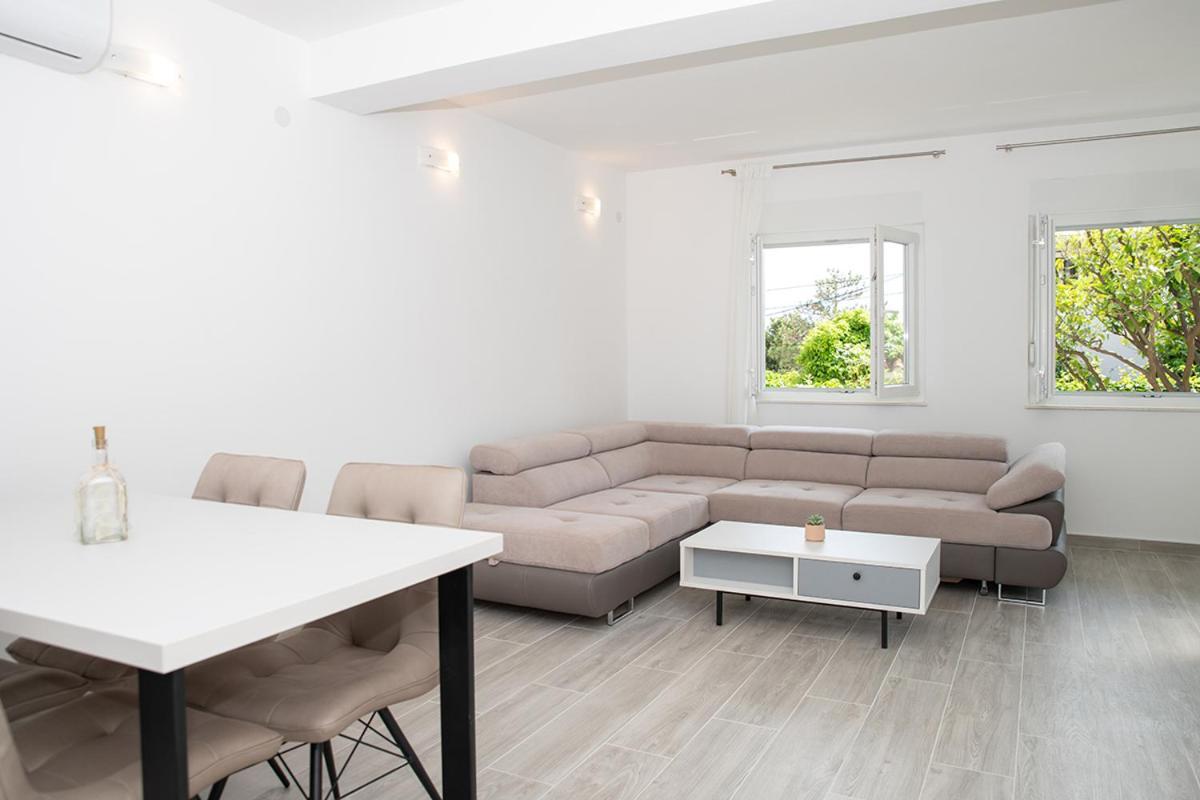 Apartmani Vrtodusic Banjol Екстериор снимка