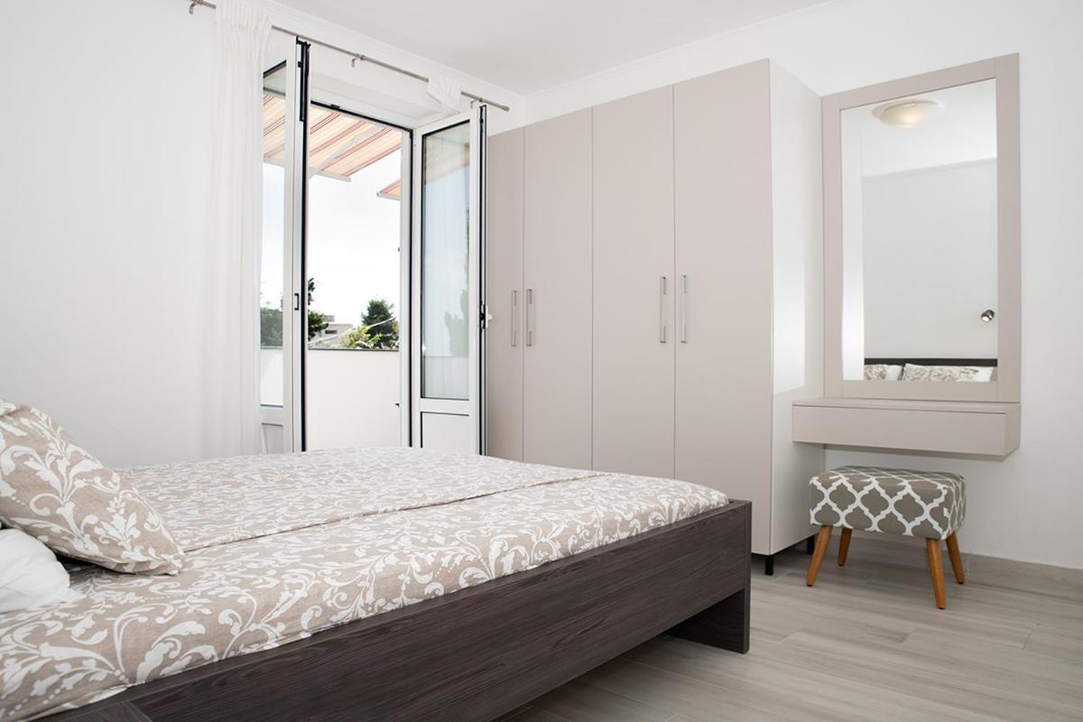 Apartmani Vrtodusic Banjol Екстериор снимка