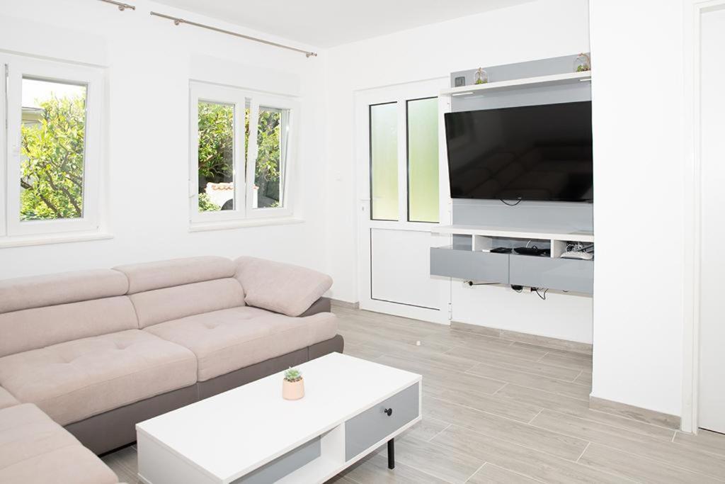 Apartmani Vrtodusic Banjol Екстериор снимка